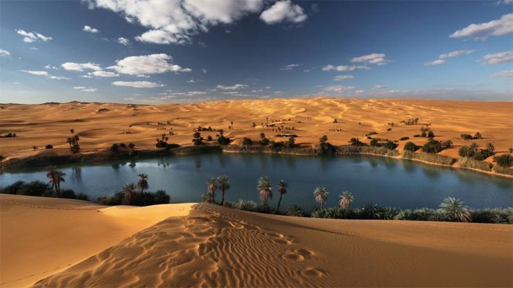 بحيرة صحراوية في ليبيا